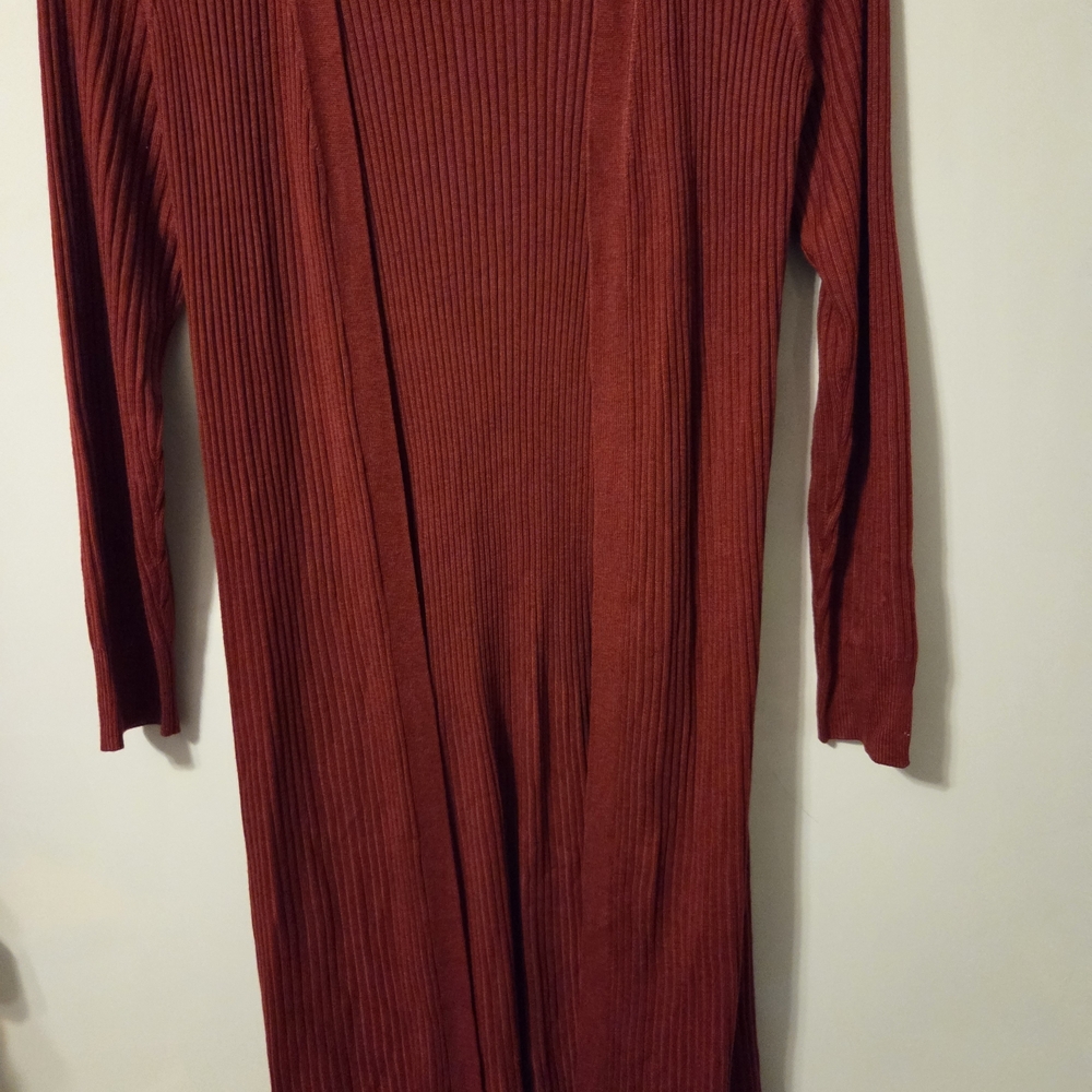 Cable & Gauge Deep Red Cardigan - Picture 2 of 2